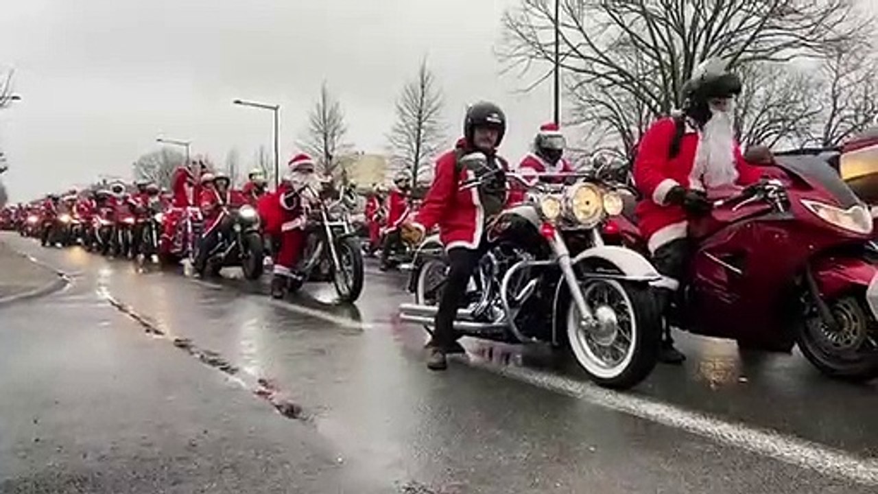 Plus de 1350 pères noël arrivent au CHU de Bo...
