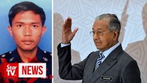 Dr M smiles, keeps mum when asked about Azilah