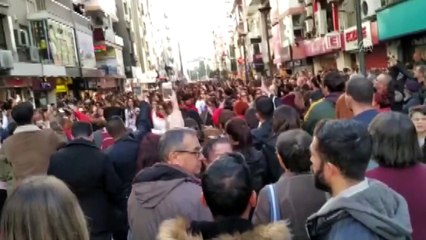 İzmir'deki kadına şiddet protestosunda provoke iddiasına 25 gözaltı