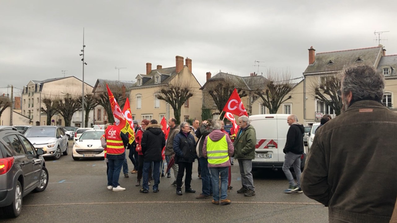 Grève du 17 décembre à Sablé-sur-Sarthe. 200 manifestants contre la réforme des retraites