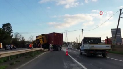 Tırla çarpışan traktör parçalara bölündü: 1 yaralı