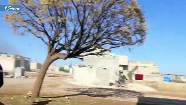 شاهد نجاة عناصر الدفاع المدني من غارة جوية في إدلب