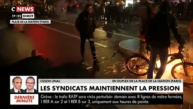 Manifestation à Paris - Une équipe de journaliste de Cnews touchée en plein direct vers 17h30 par des projectiles - Regardez la séquence impressionnante