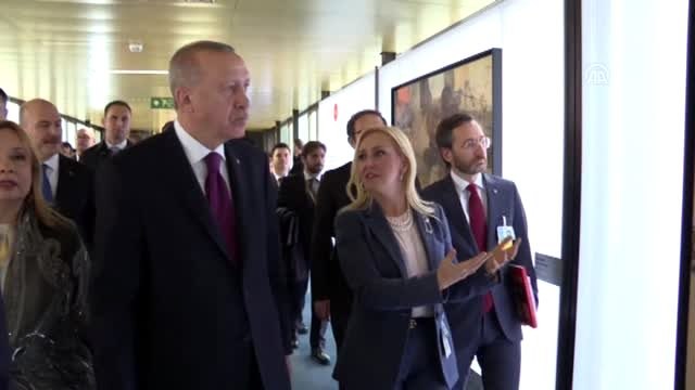 Cumhurbaşkanı Erdoğan, Hayat Devam Ediyor, Sanat Devam Ediyor sergisini ziyaret etti (2)