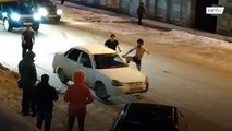 روسيا: سيارة من دون سائق تقطع الطريق على المارة