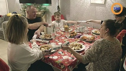 Une fille riche découvre Noël dans une famille modeste