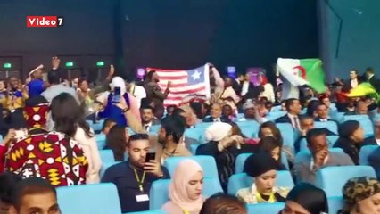 المشاركون بمنتدى شباب العالم يتوافد على القاعة الرئيسية لحضور الختام