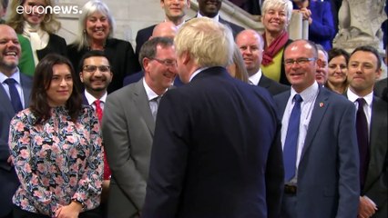 Boris Johnson quer concluir separação da UE até final de 2020