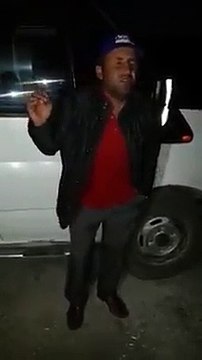 Yöresel Yanık Bir Sesle Blues Yapıp Kendine Hayran Bırakan Adam