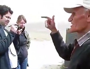 İlköğretim mezunu Mehmet Kuşman Van Çavuştepe Kalesi'nin 55 yıl bekçiliğini yapmış. Dünyada Urartu dilini bilen 38 kişiden biri. Abd’de sempozyumlara davet edilmiş, yurtdışında profesörlere ders vermiş lakin ülkemizde yetkili merci iletişime geçmemiş