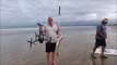 Il peche au drone et attrape un énorme poisson