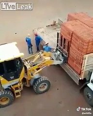 Décharger un camion plus rapidement que prévu...