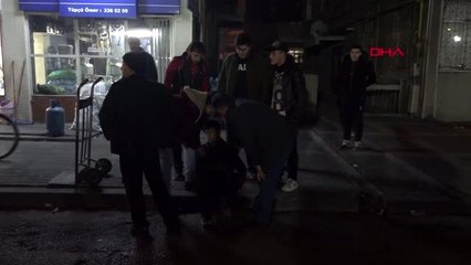 Suriye çocukların parkta bıçaklı kavgası 1 yaralı