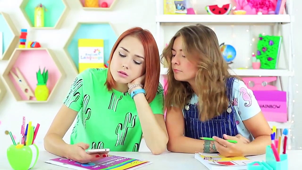 8 TRUCOS RAROS PARA COMER EN CLASE / BROMAS PARA EL REGRESO A CLASES