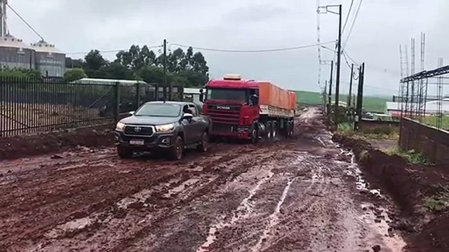 Moradores de Corbélia sofrem há meses com situação de rua, que passa por obras de calçamento