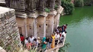 india chittugarh Qila rajasthan to live video छेकि छेकि }--२ खोलि तिरै तिर हे... माया गरौँ गरौँ रमाइलो, ब्यर्थै के को पिर {चरी चट्ट परी भुरुरु, खोली तिरै तिर }--२ {छिनिक छिनिक कनिका, नाङ्लै मा केलाउनि कहिले होला हातैमा, चुरा पोते खेलाउनि }--२ खोलो तिरै ति