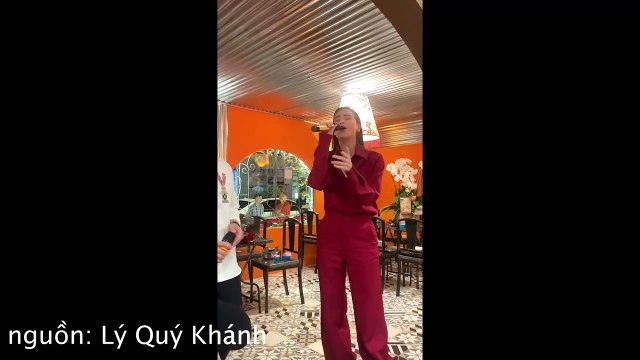 Hồ Ngọc Hà hát trong sinh nhật Lý Quý Khánh