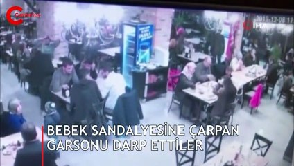 Bebek sandalyesine çarpan garsonu müşteriler darp etti!