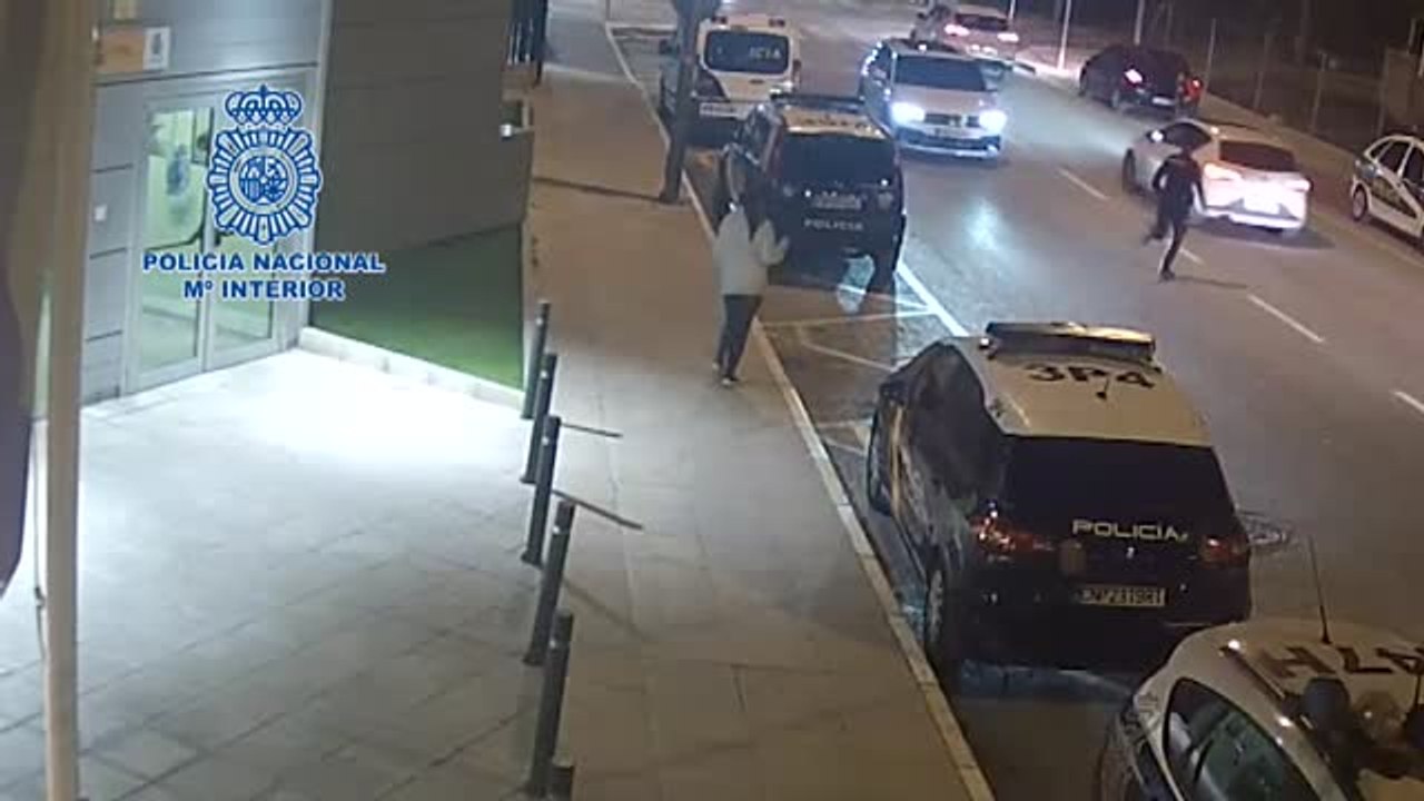 Un agente de la Policía salva la vida a un niño de cuatro años que se atragantó con un trozo de comida