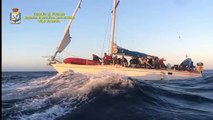 Video Valentia - Intercettato veliero con a bordo 60 migranti (18.12.19)