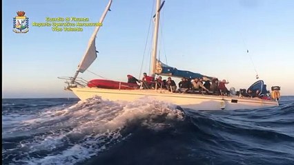 Video Valentia - Intercettato veliero con a bordo 60 migranti (18.12.19)