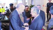 - Cumhurbaşkanı Erdoğan, Malezya Başbakanı Muhammed ile görüştü