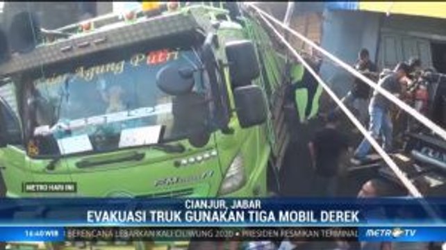 Truk Pengangkut Pasir Tabrak Rumah di Cianjur, 3 Orang Tewas