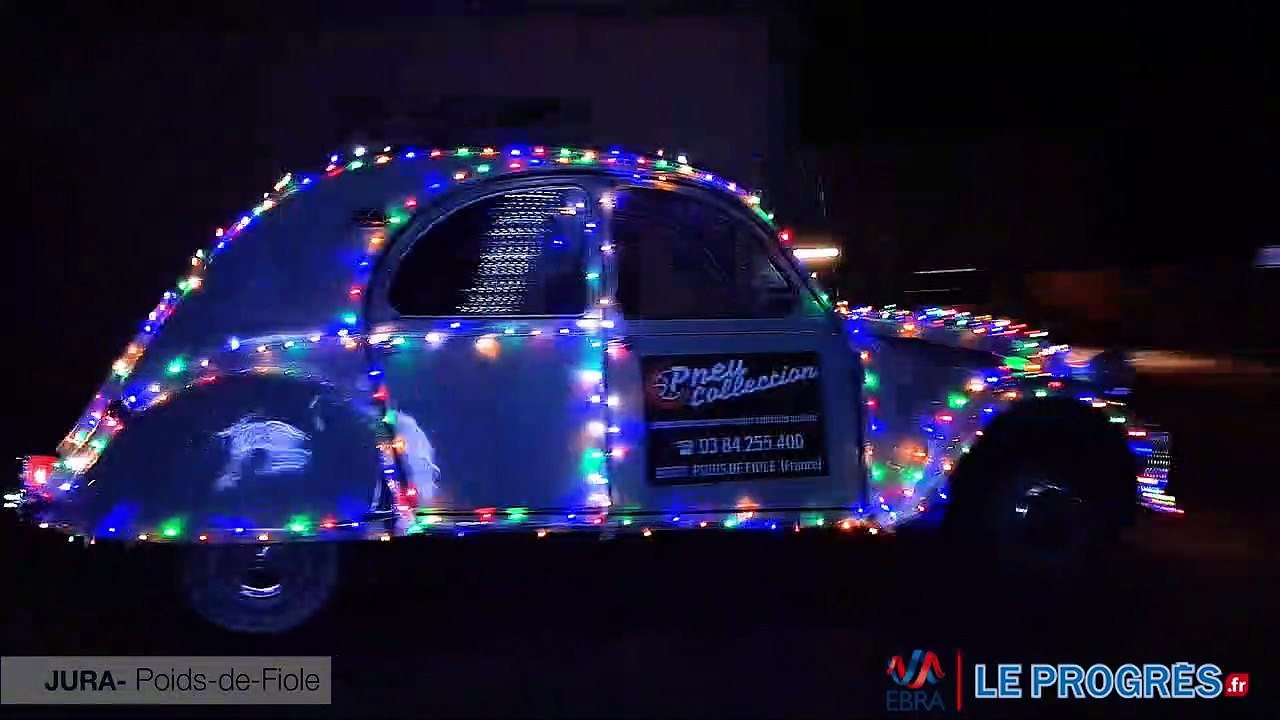 Il enguirlande sa 2CV