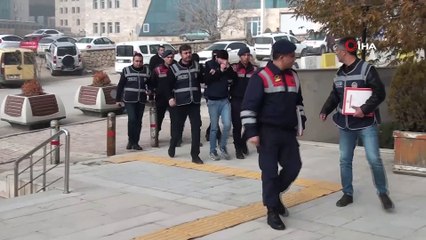 Çalıntı otomobil ile mazot çalan 2 şüpheli yakalandı