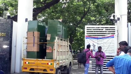 கிளாஸ் ரூமிலேயே.. கைகளை பிளேடால் கிழித்து.. தூக்கில் தொங்கிய பேராசிரியை.. சென்னையில் பரபரப்பு!