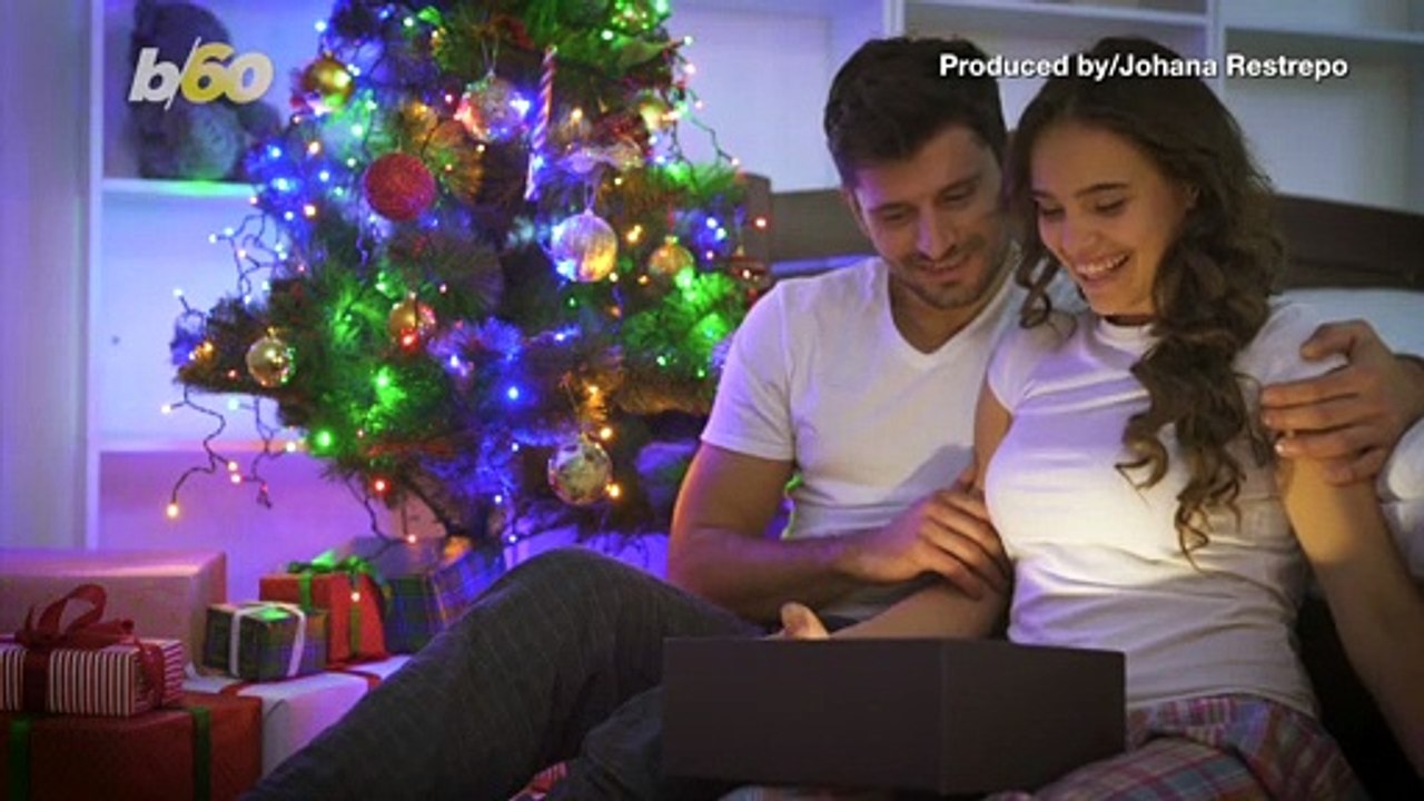 How Long Should You Wait Before Getting Someone You’re Dating Christmas Gifts?