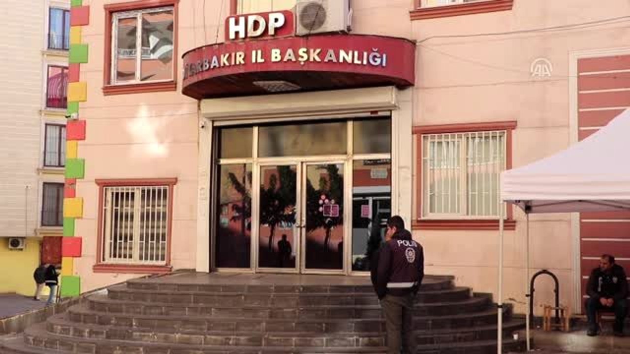 "Diyarbakır anneleri"nin oturma eylemine katılım sürüyor
