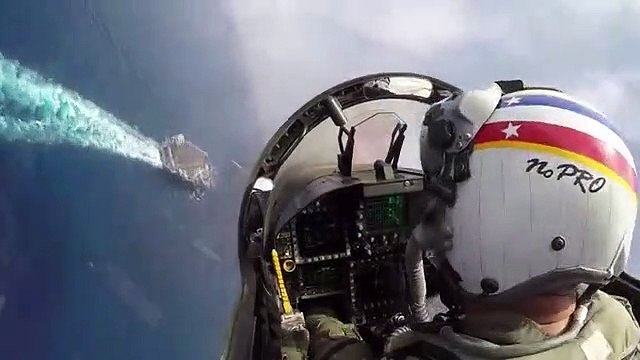 Appontage d'un F/A-18F sur un porte-avions