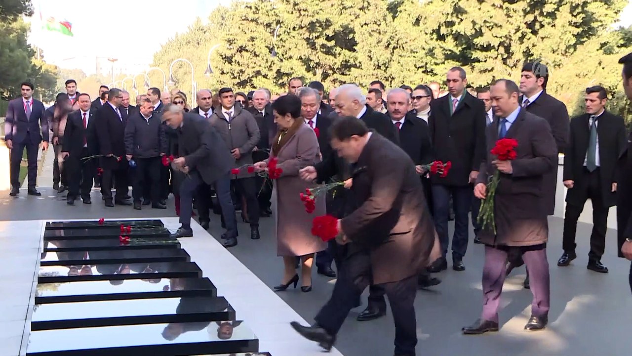 Şentop, Azerbaycan'daki Türk ve Azeri şehitliklerini ziyaret etti - BAKÜ