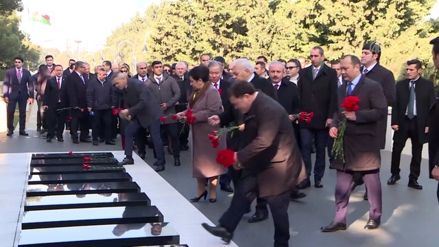 Şentop, Azerbaycan'daki Türk ve Azeri şehitliklerini ziyaret etti - BAKÜ