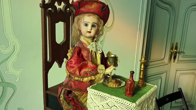 Así se mueve un muñeco autómata de finales del siglo XIX en la Casa Lis de Salamanca