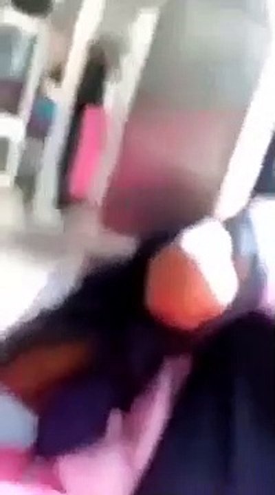 El chorizo que amenaza a una mujer con un cuchillo y casi lo linchan