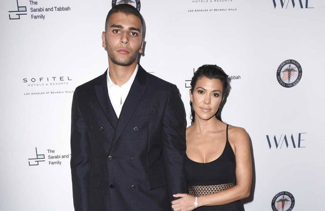 Kourtney kardashian: date in disneyland