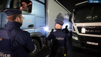Avec la Police de la route,  à la recherche des passeurs de migrants