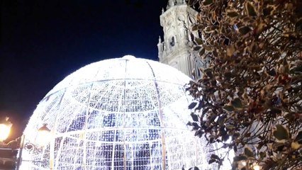 Inauguración de una Gran Bola de Navidad en Logroño