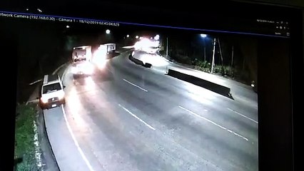 VIDEO cámara grabó el tráiler que chocó contra cuatro vehículos en Villalobos