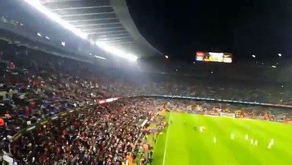 Gritos de "llibertat presos polítics" en el interior del Camp Nou