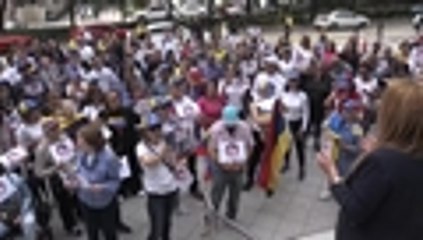venezolanas marchan contra maduro.mp4