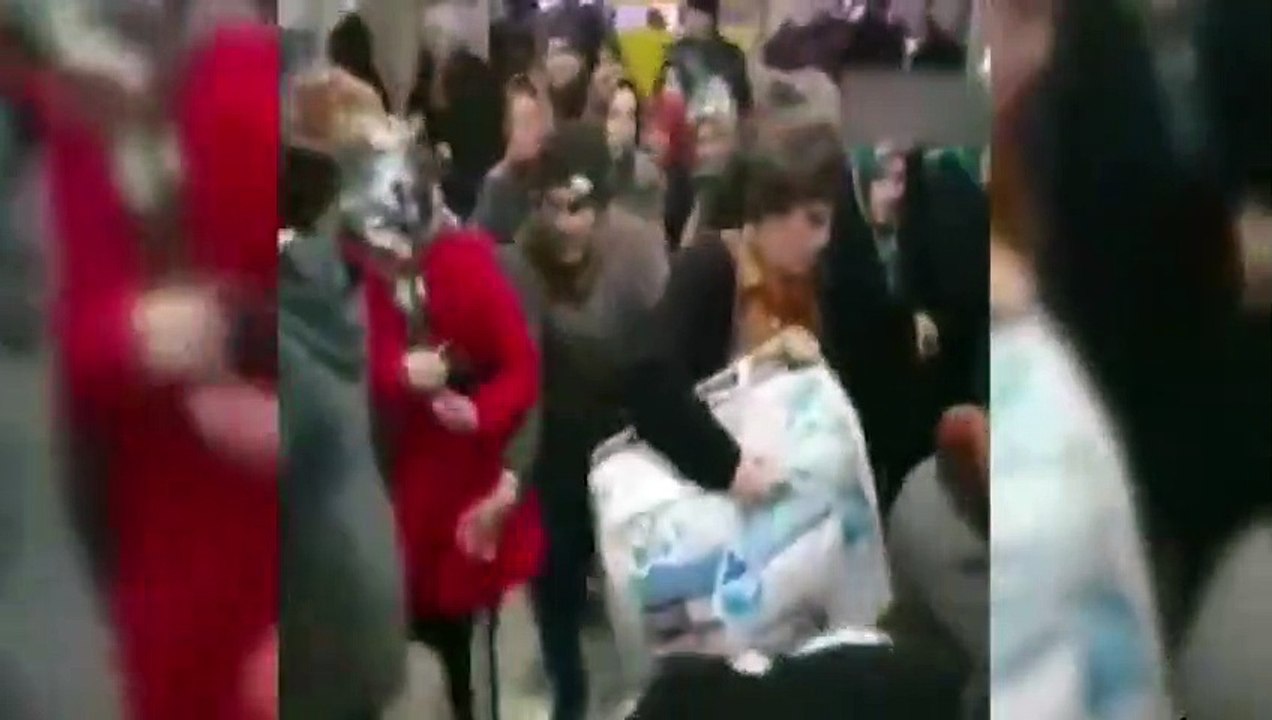 Antalya’da ucuz yorgan ve battaniye izdihamı