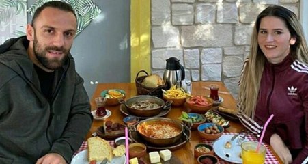 Vedat Muriqi eşiyle kahvaltıya gitti, büyük sürpriz yaşadı