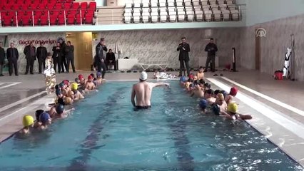 Çocuklar yüzme havuzuna kavuştu