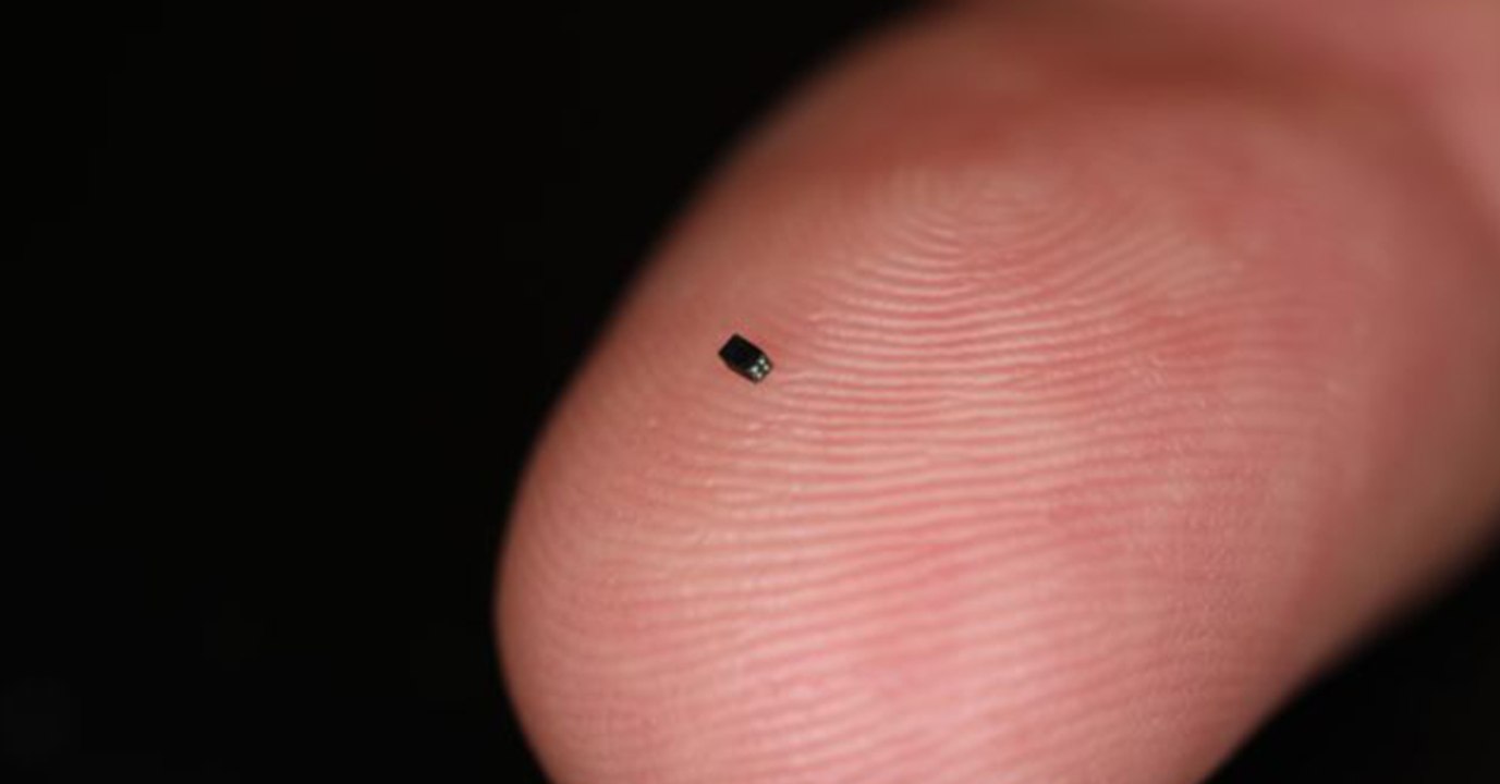 Voici la plus petite caméra au monde... plus petite qu'un grain de riz !