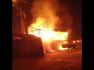 Selamlar köyünde ahır yangını (1)