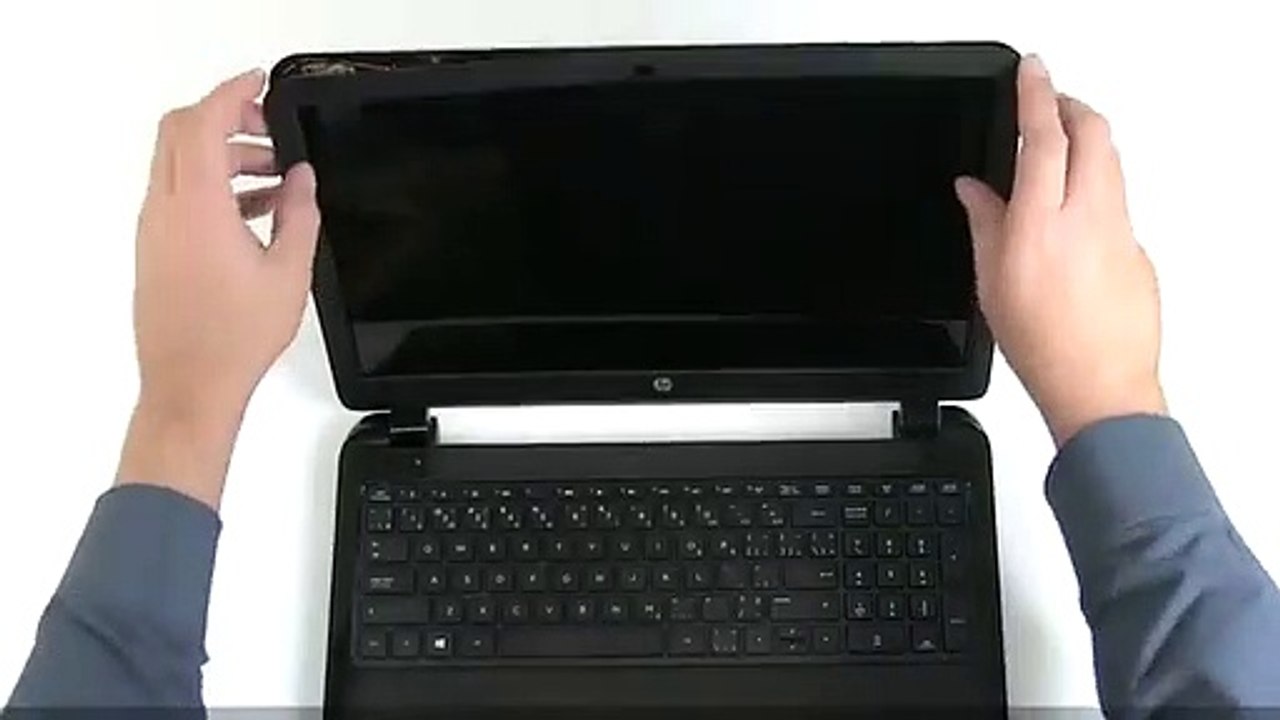 How to replace laptop screen Fixing replacement screen on HP 15 Notebook PC video