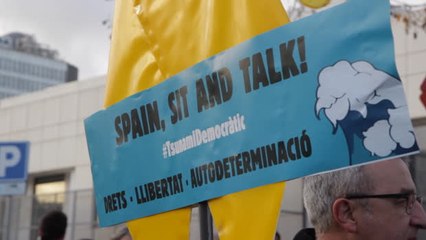 VIRAL: Football: Protestors gather ahead of El Clasico